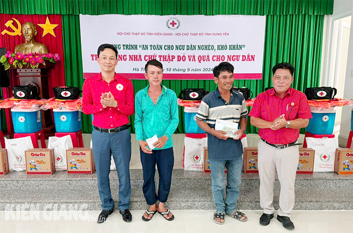 Tặng nhà và quà cho ngư dân TP. Hà Tiên 